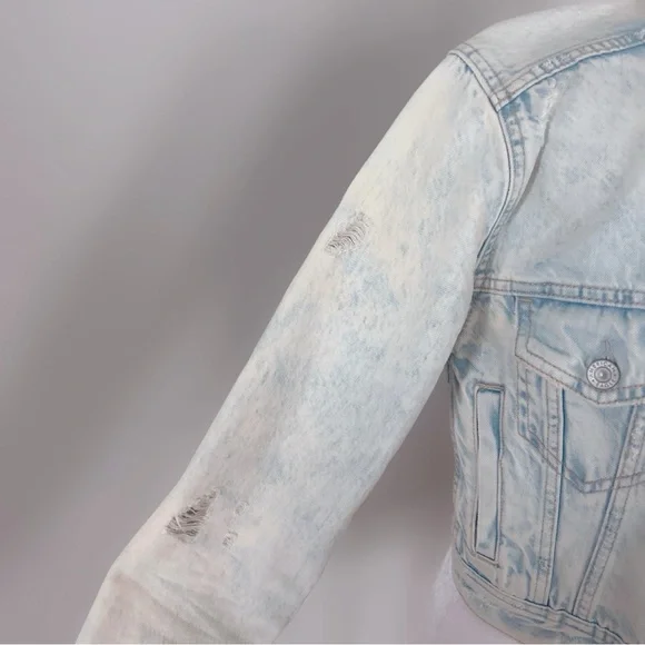 American Eagle Light Wash Denim Jacket XS | Cropped Fitted Jean Jacket - Picture 6 of 6